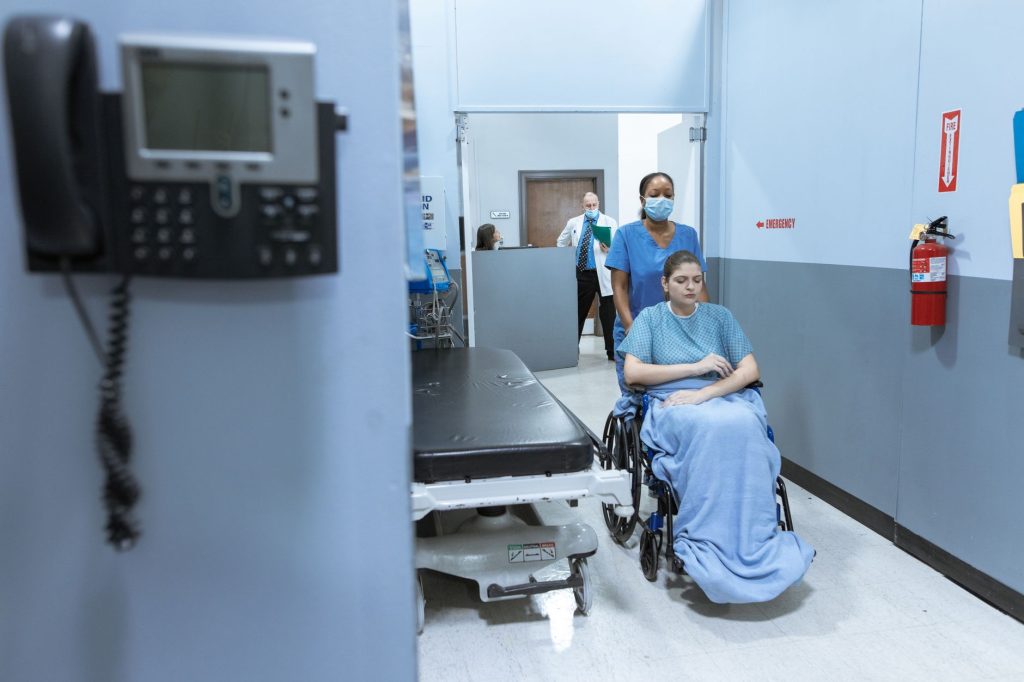 AFGSU : soignante auprès d'un patient en établissement de santé