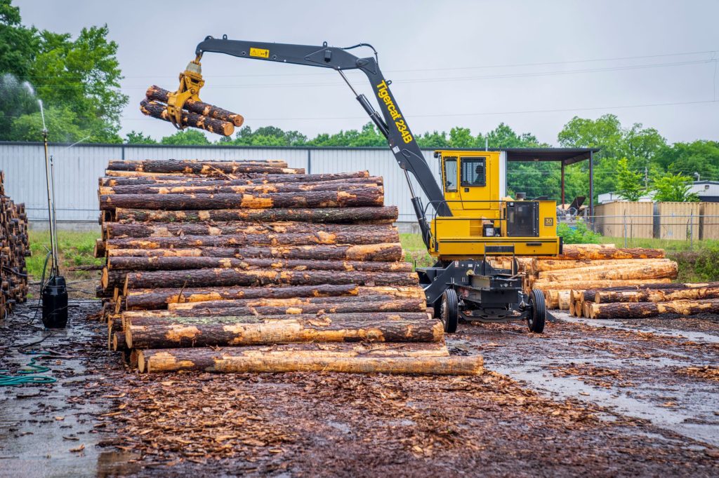 CACES : engin de manutention télescopique sur un site de chantier