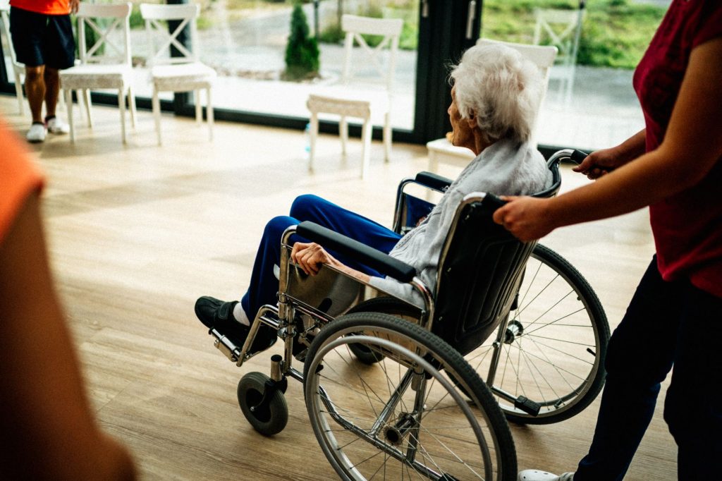 DUERP secteur santé : accompagnement d'un résident en établissement médico-social