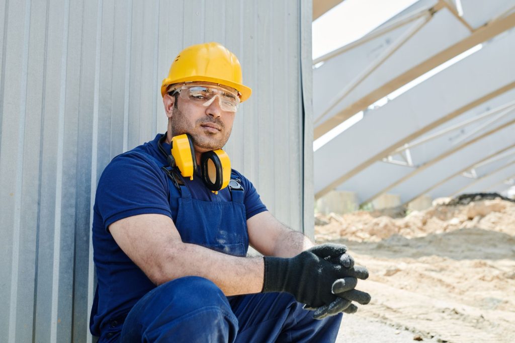 Équipements de protection individuelle portés sur un chantier
