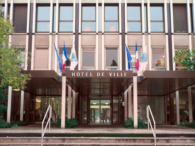 DUERP collectivité : façade d'une mairie française