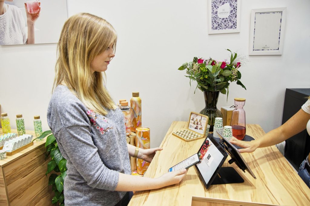 DUERP commerce : poste de caisse en relation avec la clientèle