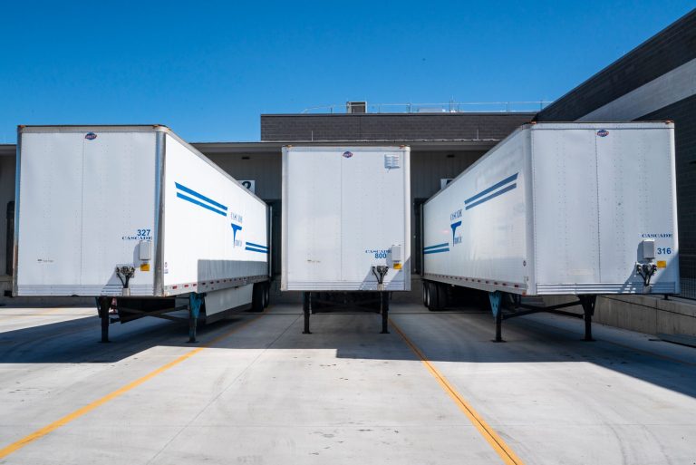 DUERP transport : quai de chargement et véhicules en logistique
