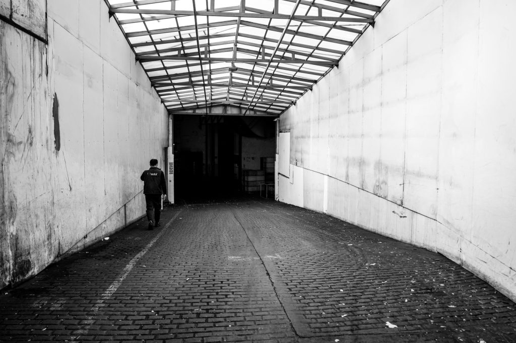 Travail isolé : intervention seule dans un local technique