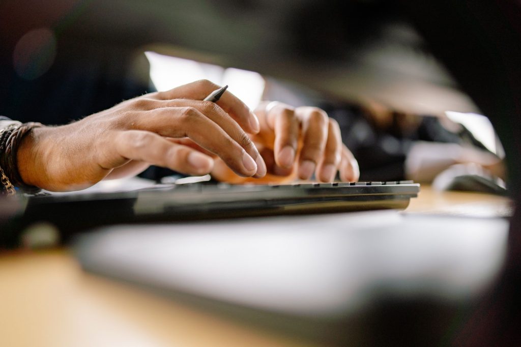 Déclarer une formation : saisie des données sur un poste informatique
