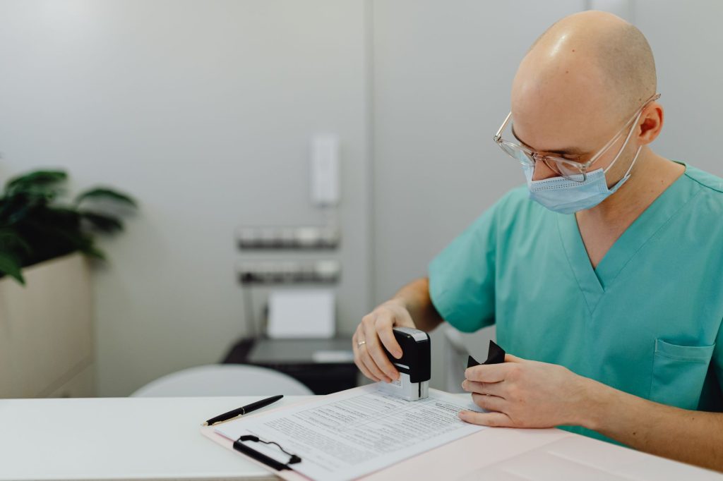 Contrôle de l'inspection du travail : dossier de conformité présenté à l'agent