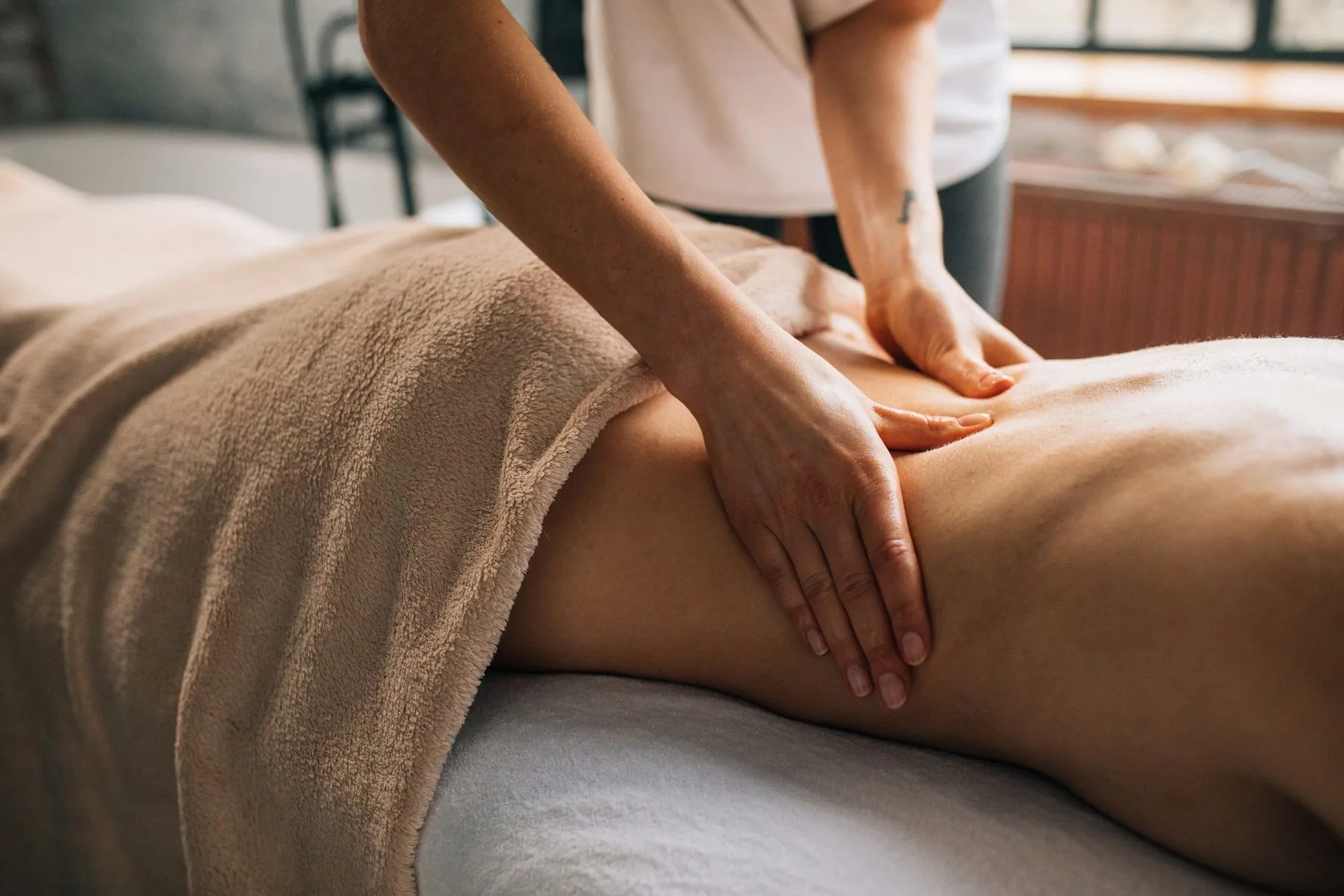 Praticien de shiatsu au travail