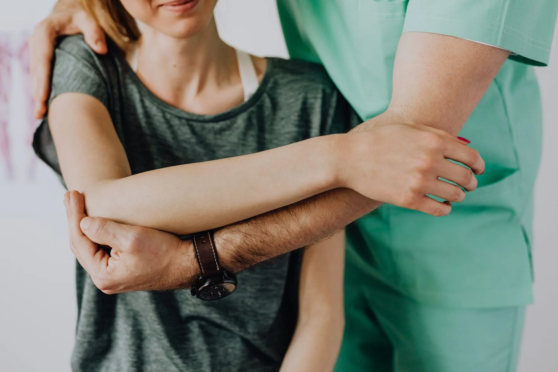 Séance d'ostéopathie sur le lieu de travail